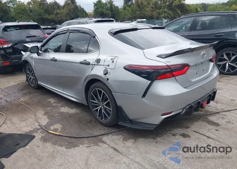 2021 Toyota Camry Se z USA, uszkodzony, nr VIN 4T1G11AK1MU443298